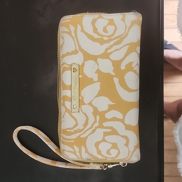 Betsey Johnson wristlet - Picture 1 of 4